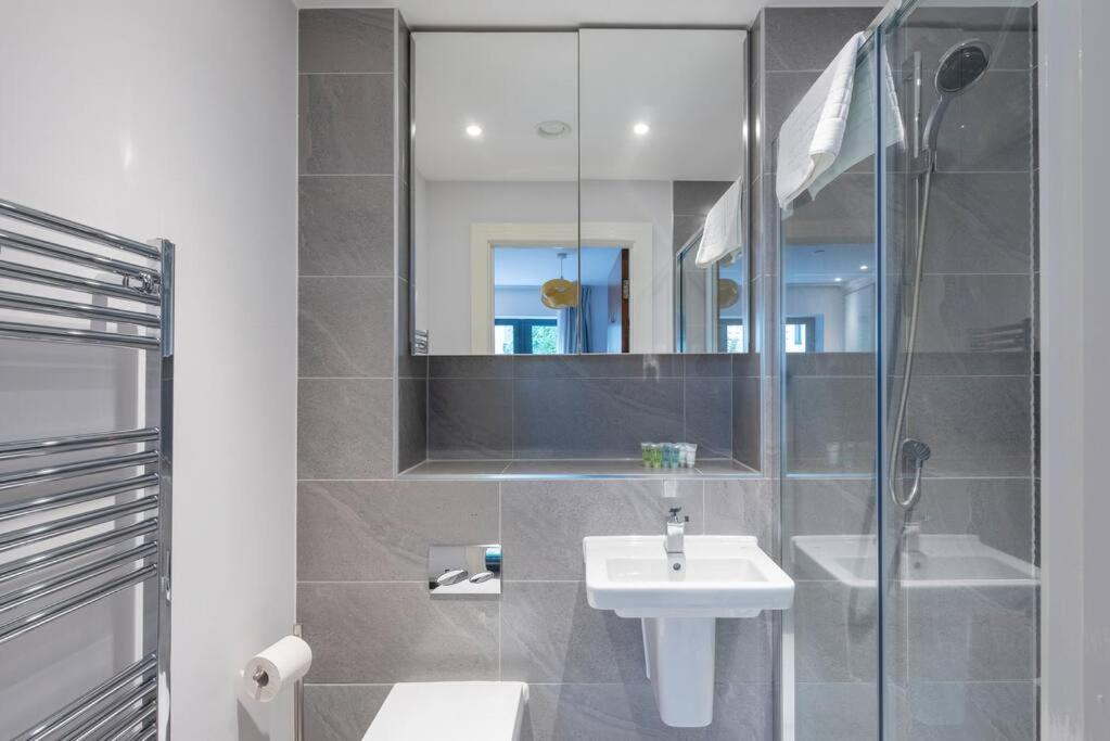Апартаменти Stylish 2 Bed 2 Bath In Highgate & Free Parking Лондон Екстер'єр фото